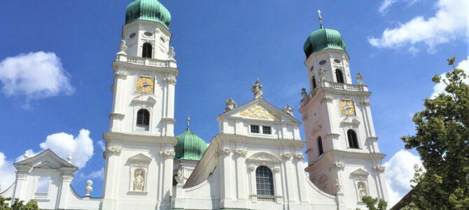 Dreiflüssestadt Passau: Sahnetortenhäuser und die größte Orgel der Welt