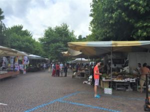 Omegna Der größte Markt Lago d'Orta Bild 5 bearbeitet klein