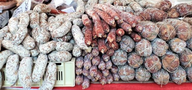 Jeden Dienstag in Desenzano: Einer der größten Märkte am Gardasee