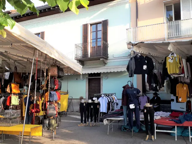 Markt in Sesto Calende Bild 5 bearbeitet klein
