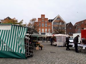 Markt in Travemünde Aufmacher 3 bearbeitet klein