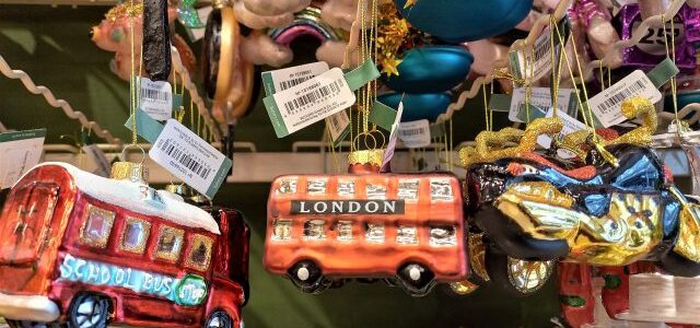Baumschmuck-Adventskalender für Reise-Fans: 24 Ideen für Füllungen