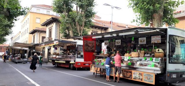 Freitags unweit des Lago Maggiore: Der Markt in Borgomanero