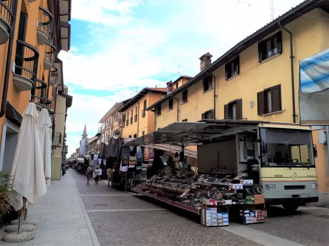 Markt in Borgomanero Aufmacher 2 bearbeitet klein NEU