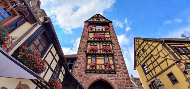 Riquewihr im Elsass: Romantisches Weindorf mit mittelalterlichem Flair