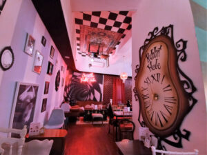Rabbit Hole Café Mailand Bild 4 bearbeitet klein