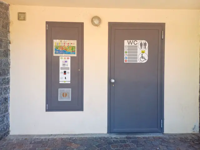 Öffentliche Toiletten in Stresa Bild 5 bearbeitet klein