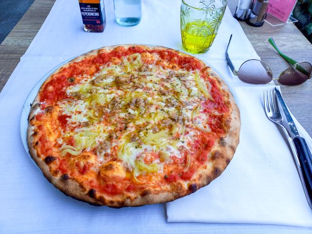 Pizza essen in Stresa Bild 4 bearbeitet klein