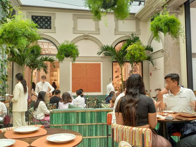 Louis Vuitton Café Mailand Bild 4 bearbeitet klein