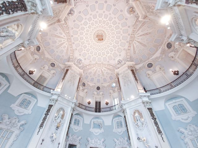 Lago Maggiore für Bridgerton-Fans Bild 10 bearbeitet klein / Lago Maggiore für Bridgerton-Fans Bild 10 bearbeitet klein / Es gibt viel zu sehen: Am Lago Maggiore erinnern zahlreiche Orte an den Netflix-Hit Bridgerton. 