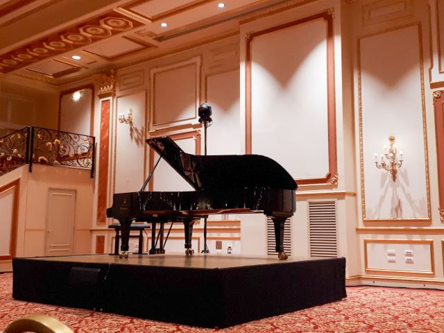 Klavier im Regina Palace während des Stresa Festivals