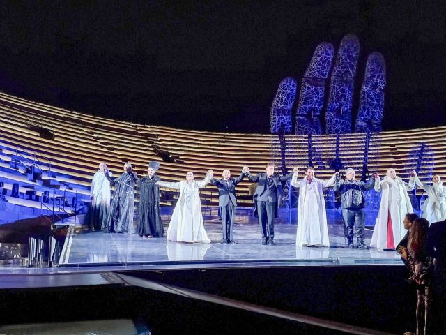 Aida in Verona Verbeugung der Künstler beim Opernfestival