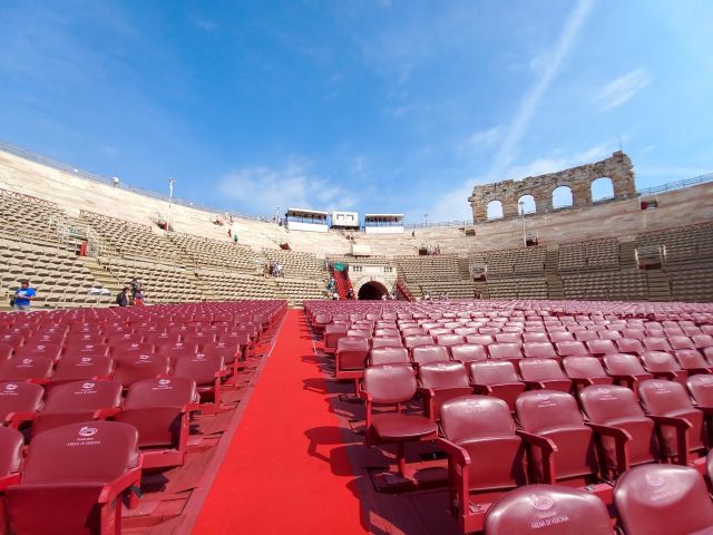 Arena di Verona Innenansicht während des Opernfestivals