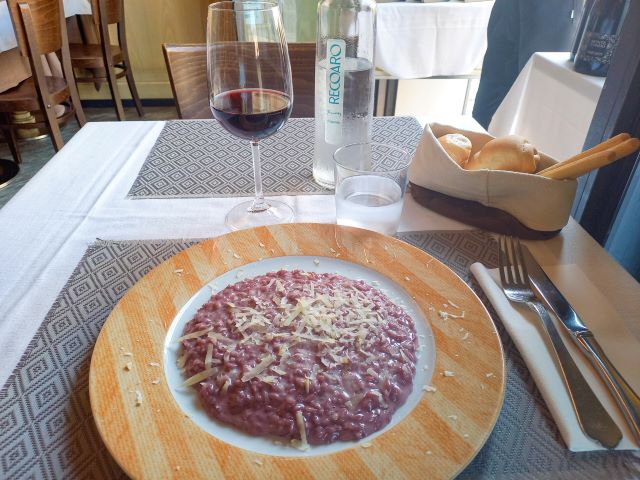 Risotto al Amarone und Amarone Rotwein in Verona