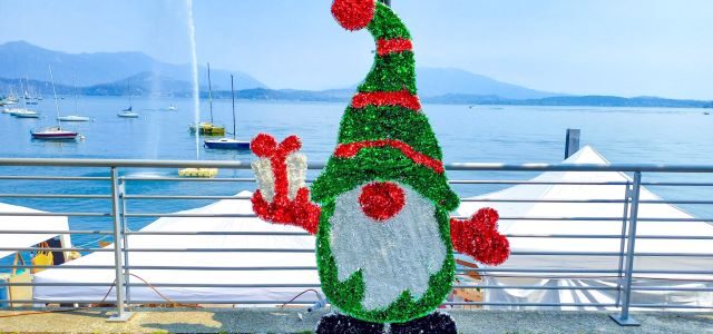 Mitten im August: Der Sommer-Weihnachtsmarkt am Lago Maggiore