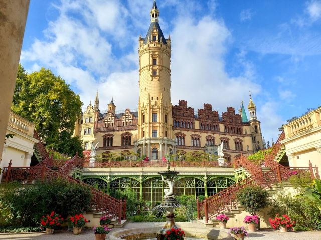 Schloss Schwerin bei Sonnenschein