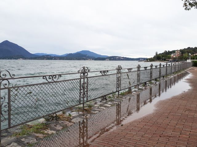 Schlechtes Wetter im Oktober am Lago Maggiore.